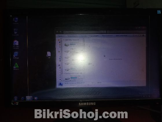 ডেক্সটব কম্পিউটার এবং মনিটর